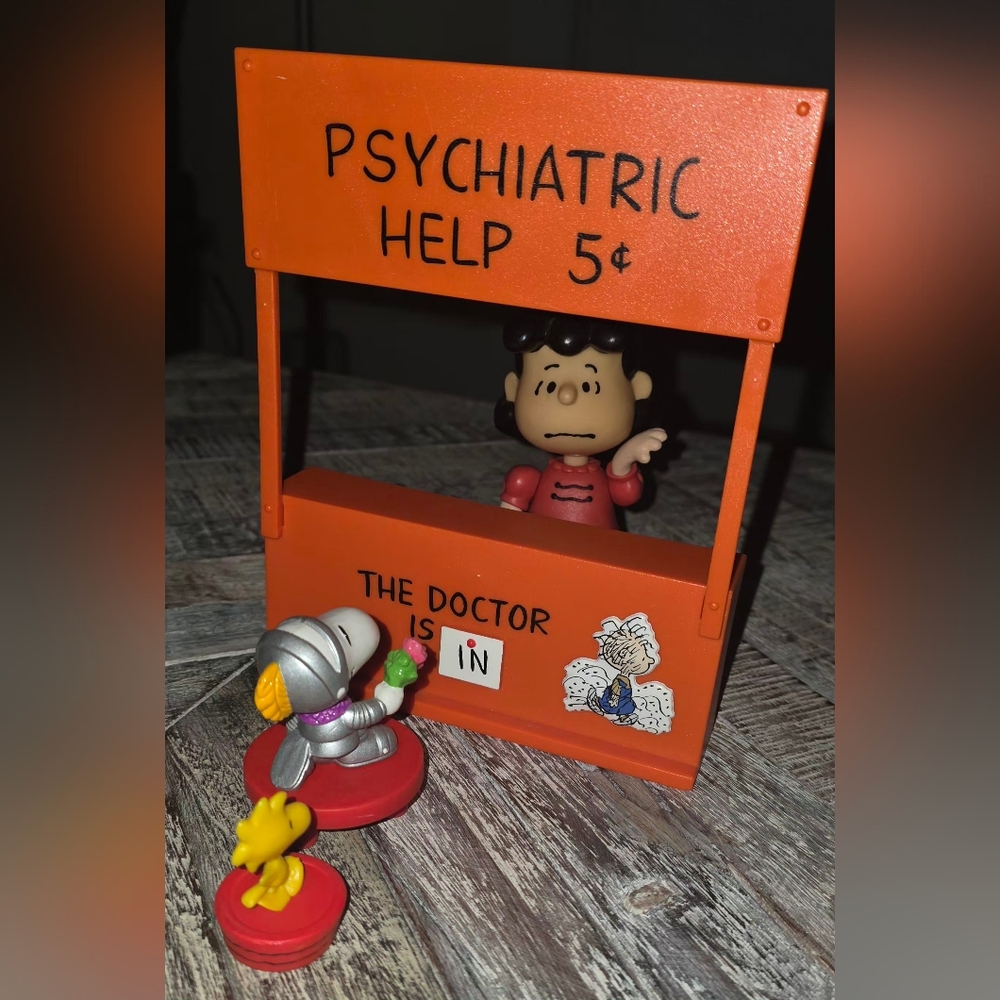 Vintage2002 LUCY W/ PSYCHIATRIC HELP BOOTH W/ SNOOPY, WOODSTOCK & SNOOPY ON BIKE